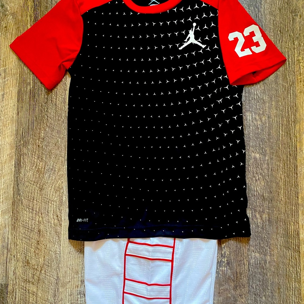 Boys Jordan active lot